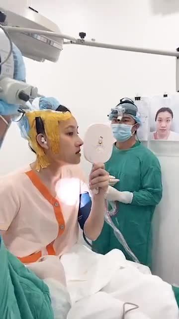 khách hàng sóng mũi thấp, da mỏng, đầu mũi to, 2 cánh mũi bè.