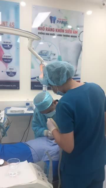 Khách hàng anh Lê Minh Lộc nhổ Răng khôn với chuyên gia Bác sĩ Trần Kim Thành tại Nha Khoa Paris 87 Nguyễn Thái Học, P.Cầu Ông Lãnh, Q1, TP.HCM.