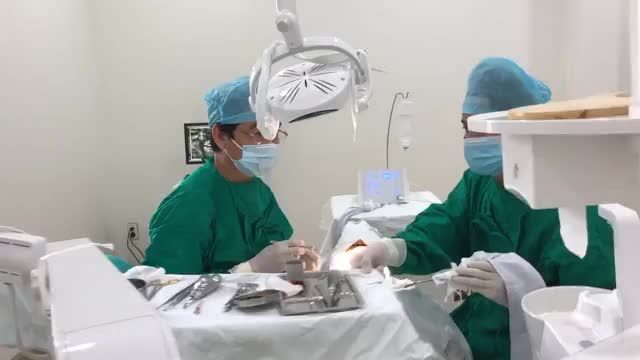 NHỔ RĂNG KHÔN HÀM DƯỚI MỌC KẸT