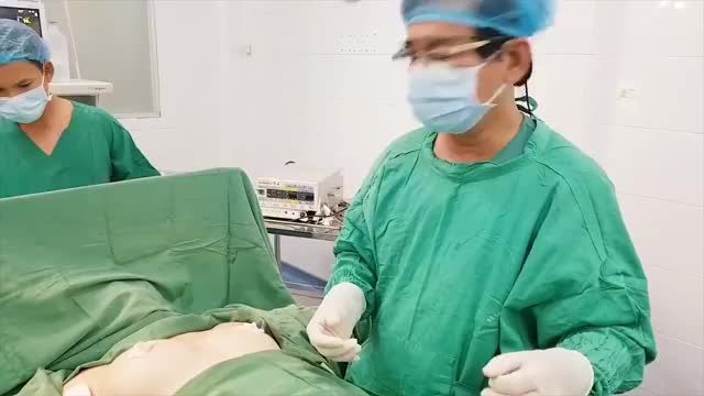 Livestream cận cảnh nâng ngực nội soi