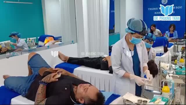 Không khí đông vui tại khu Trung tâm chăm sóc khách hàng chuyên sâu sáng đầu tuần