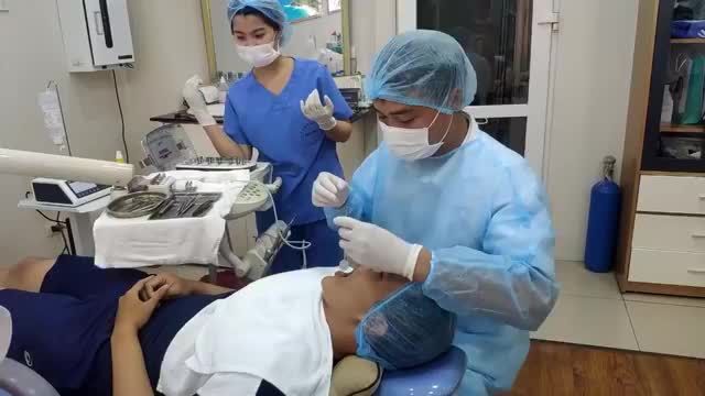 CẬN CẢNH CẮM IMPLANT RĂNG 36 KHÔNG RẠCH LỢI