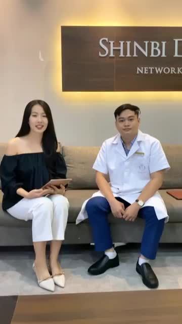 Cùng gặp gỡ bác sỹ Vũ Huy Chiến để biết rõ hơn về ca gắn 20 răng sứ thẩm mỹ của cô Phạm Thị Dung đến từ Bắc Giang.