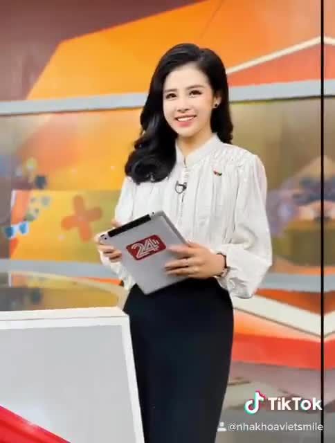 Nụ cười rạng ngời của MC Hải Vân - VTV24 sau hơn 2 năm làm răng sứ veneer tại VIET SMILE