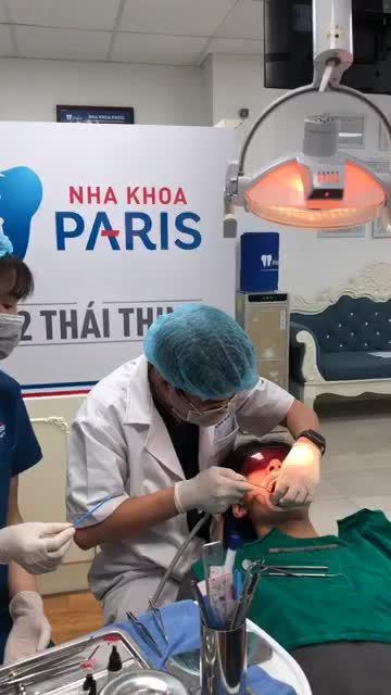 Khách hàng Nguyễn Văn Thưởng gắn mắc cài kim loại thường tại 12 Thái Thịnh