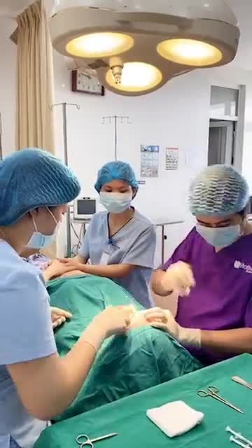 Nhấn mí sửa cho khách hàng 24 tuổi đã từng nhấn mí ở spa được 1 năm. Cả nhà cùng theo dõi toàn bộ quá trình Bs thực hiện chỉ chưa đến 7p nhé!