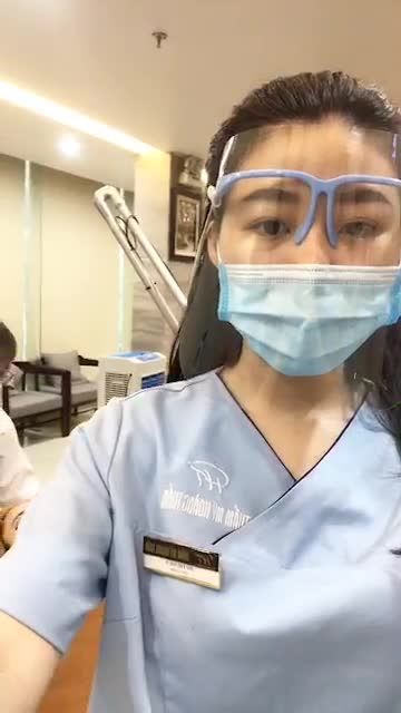Trị Nám Giãn mao mạch Bác sĩ Xuân Trừ phân tích về tình trạng da của vị hàng tại phòng Laser Dr Hoàng Tuấn