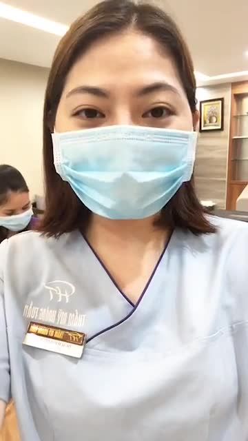 Da nám điểm kết hợp với lão hoá sớm khiến làn da trở nên thâm sạm hơn.