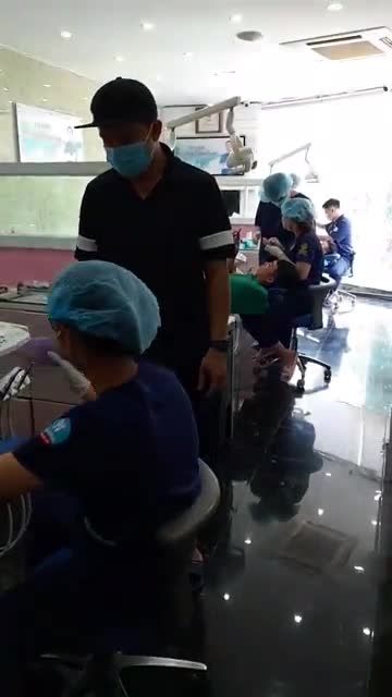 Thứ 2 cũng như chủ nhật vì học sinh vẫn được nghỉ hè nên chỉnh nha khá bận