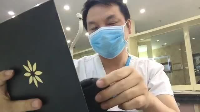 Giao khay case INVISALIGN tiếp theo. Bố thì cấy implant, con thì chỉnh nha Invisalign.