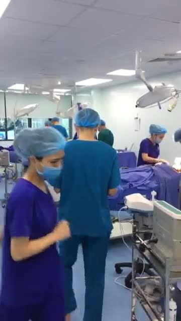 Từng nâng mũi cách đây 3 năm, hôm nay chị khách hàng đến với Dr Vũ Quang để sửa lại.