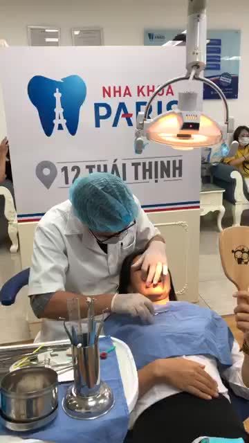 khách hàng thực hiện dịch vụ gắn mắc cài tại chi nhánh 12 Thái Thịnh