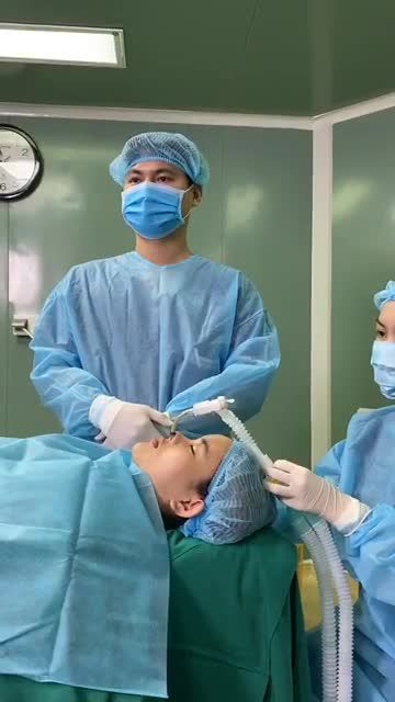 HẬU PHẪU THUẬT HÀM MÓM, 9X ĐẸP TÊ TÁI LÒNG NGƯỜI