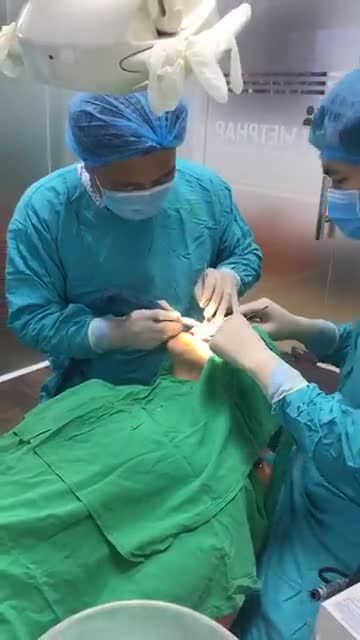 Tiếp tục tiến hành cấy ghép Implant