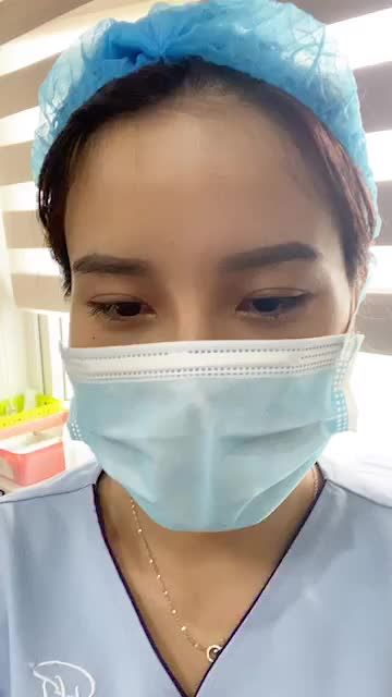 Vừa hoàn thiện xong nâng mũi Sline rồi, giờ “mần” nốt nhấn mí nữa là hoàn thành nhiệm vụ cho khách hàng đăng ký 2 dịch vụ.