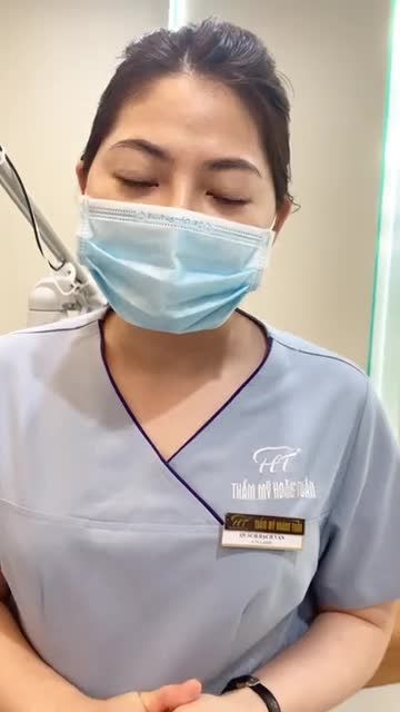 Điều trị Sẹo rỗ lâu năm với laser Ultrapulse !! Mời cả nhà cùng theo dõi cận cảnh 1b điều trị ạ.