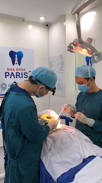Kh Nguyễn Huyền Anh và Bs Võ Tá Dũng cấy ghép Implant 3 trụ dentium Hàn Quốc