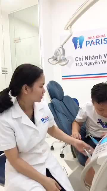 Dương Minh Đạt -TP Vinh gắn mắc cài kim loại thường