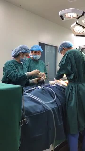 Hình ảnh phẫu thuật nâng cấp vòng 1 của Ekip Dr Vũ Quang tại bệnh viện theo đúng chuẩn của bộ y tế!