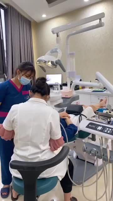 KHÁCH HÀNG ĐƯỢC THÁO MẮC CÀI SAU 11 THÁNG ĐIỀU TRỊ