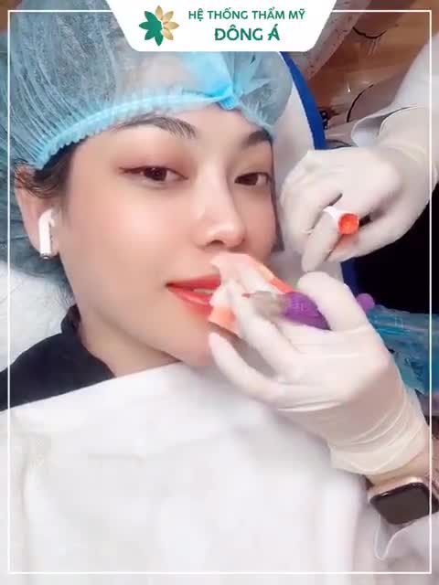 Khi đôi môi em còn đỏ mọng, em muốn nói phun xăm