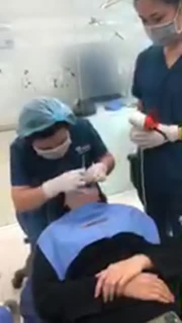 Khách hàng Lương Thị Huệ sinh năm 1997 tại Vĩnh Phúc tham gia dịch vụ Chỉnh nha mắc cài kim loại tự buộc do Bác sĩ Hoa thực hiện.