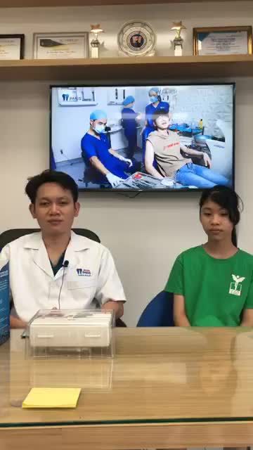 Bạn Nguyễn Vũ Trà Mi sinh năm 2008 ở Hai Bà Trưng sử dụng dịch vụ chỉnh nha mắc cài sứ thường do bác sĩ Lưu thực hiện.