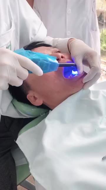 RĂNG NHIỄM MÀU KHÁNG SINH ĐẦY ÁM ẢNH, KHẮC PHỤC HOÀN HẢO CHỈ SAU 2 LẦN HẸN