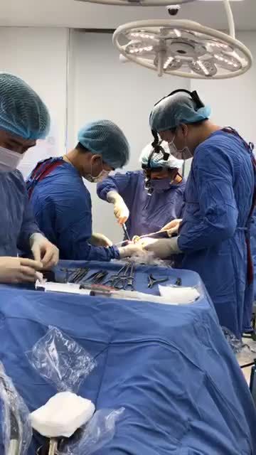 "Siêu phẩm" cắt xương góc hàm siêu to khổng lồ!