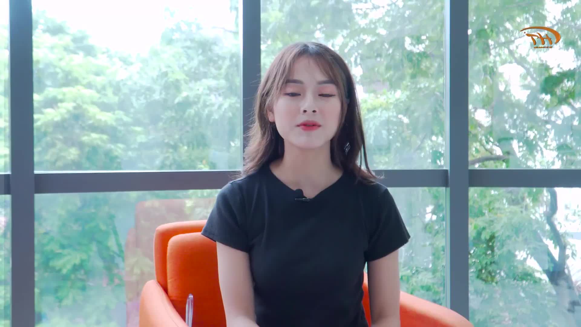 "Sau khi làm mí và cằm tại Dr Hoàng Tuấn, trộm vía lộc lá quá trời luôn!