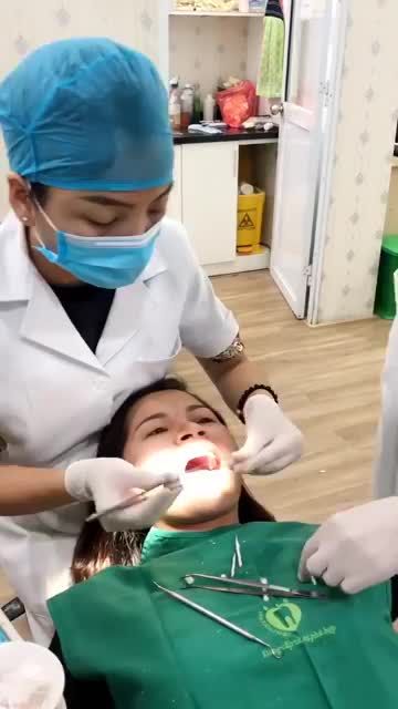 THẨM MỸ 29 RĂNG SỨ CAO CẤP ĐỨC CHO KHÁCH HÀNG SỞ HỮU HÀM RĂNG NHIỄM MÀU KHÁNG SINH