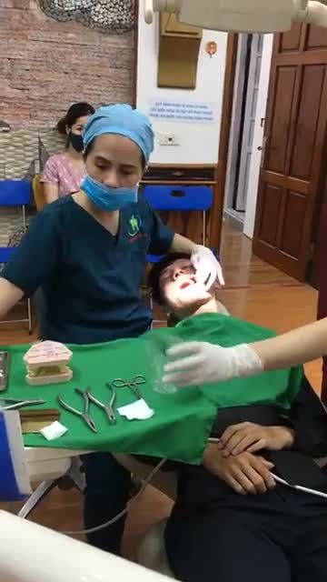 NGÀY BẠN BÙI ĐÌNH HÙNG THÁO MẮC CÀI tại Nha Khoa Thùy Anh.
