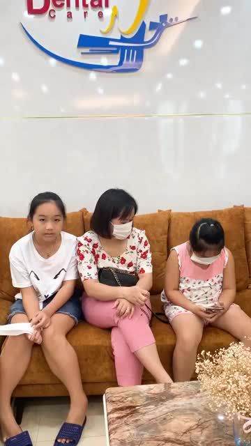 KHÁCH HÀNG NHÍ ĐẾN ĐIỀU TRỊ CHỈNH NHA