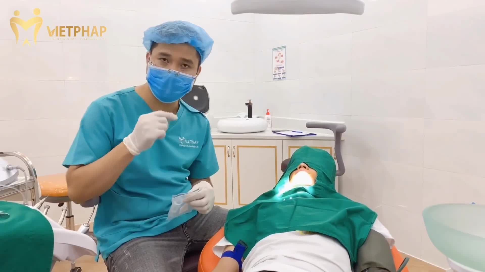 NHỔ CẶP RĂNG 8 CỰC KHÓ ÁP DỤNG CÔNG NGHỆ CẤY MÁU TỰ THÂN PRF