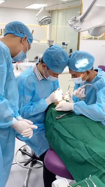 Nhổ răng số 37 và cấy ghép implant răng số 36 cho chú Nguyễn Thanh Tú 46 tuổi đến từ Hà Nội
