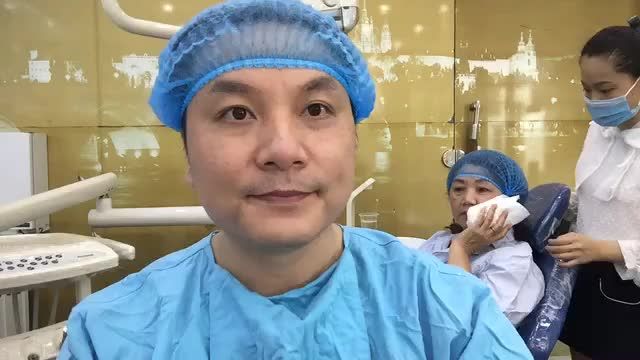 Case implant thứ nhất trong ngày được các bác sĩ thực hiện thành công