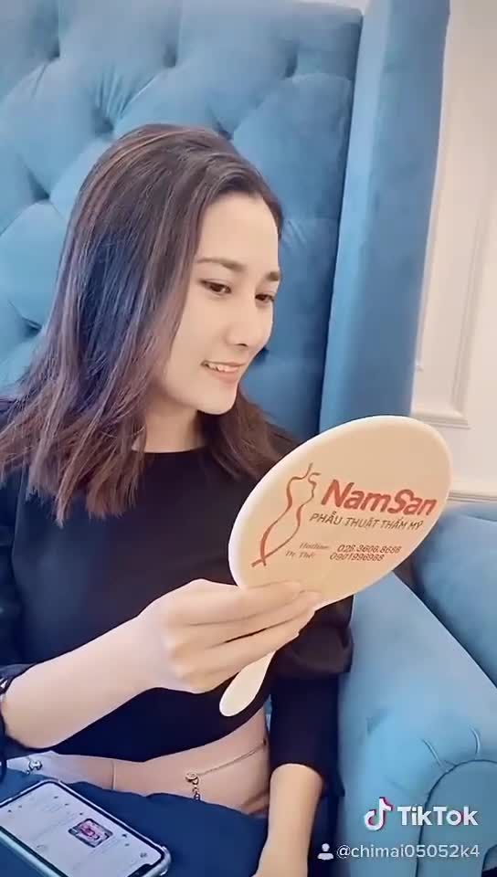 Tái khám nâng mũi cấu trúc Surgiform sau 1 tháng. Dáng mũi L.line rất tự nhiên, nhìn khuôn mặt dạng người rất ăn ảnh.