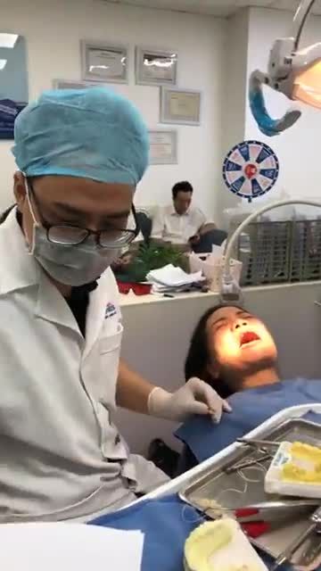 Case bọc 3 răng sứ tại Nha khoa Paris cơ sở 12 Thái Thịnh