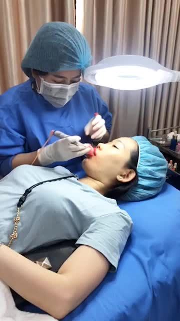Không phun môi thì thôi, đã phun thì phải đẹp xuất sắc như này mới bõ công ạ!