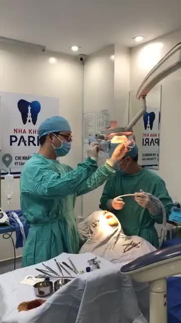 PHẪU THUẬT CẤY GHÉP IMPLANT TRỰC TIẾP TẠI PARIS CỘNG HÒA