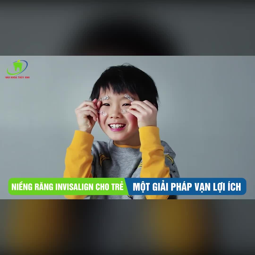 TRẺ NGẠI NIỀNG RĂNG MẮC CÀI ĐÃ CÓ KHAY INVISALIGN THAY THẾ