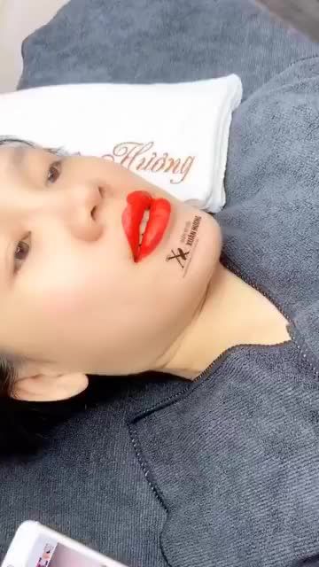 MÔI CĂNG MỌNG TƯƠI TẮN SAU KHI PHUN MÔI EVOLUTION LINE