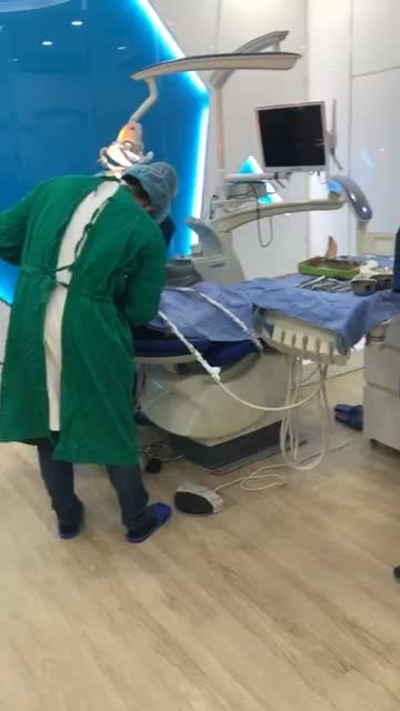 TS. BS ĐÀM NGỌC TRÂM TRỰC TIẾP THỰC HIỆN CASE IMPLANT PHỨC TẠP