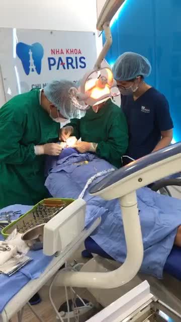 TS. BS ĐÀM NGỌC TRÂM THỰC HIỆN CẮM GHÉP IMPLANT SIÊU KHÓ - MẤT RĂNG TOÀN HÀM LÂU NĂM
