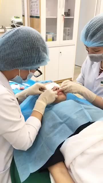 TẠM BIỆT SẸO LÕM, SẸO RỖ LÂU NĂM