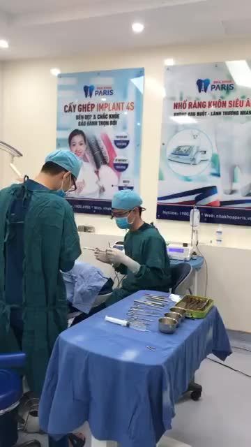 Sau khi cấy trụ implant bạn đợi quá trình tích hợp thông thường từ 1 - 3 tháng là có thể gắn răng sứ lên trụ