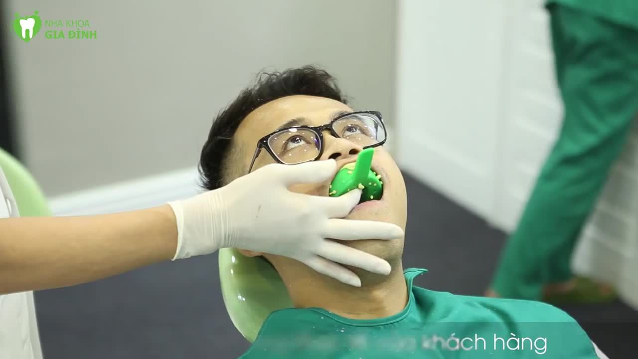 BẠN CÓ BIẾT CHIẾC RĂNG SỨ LẮP TRÊN MIỆNG CỦA MÌNH ĐƯỢC CHẾ TÁC NHƯ THẾ NÀO