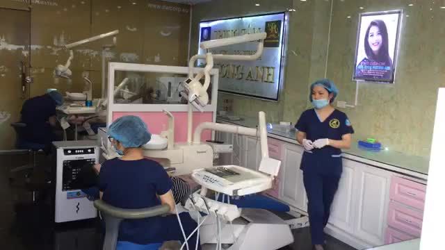 Sau 30 phút nghỉ trưa, các bác sĩ lại tiếp tục công việc