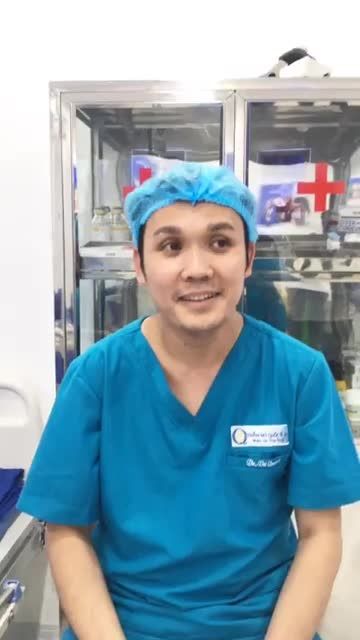 Dr Vũ Quang tư vấn trực tiếp khách hàng sửa mũi và cấy mỡ babyface