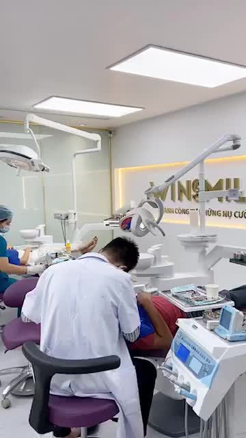 Những ngày cuối tuần dự là lúc nào cũng full chỗ, đặt lịch trước khi đến thăm khám tại Win Smile là điều cần thiết nhé các anh chị ơi!